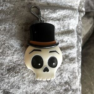 Bath and Body Works Glow in the Dark Skull with Top Hat Pocketbac Keychain